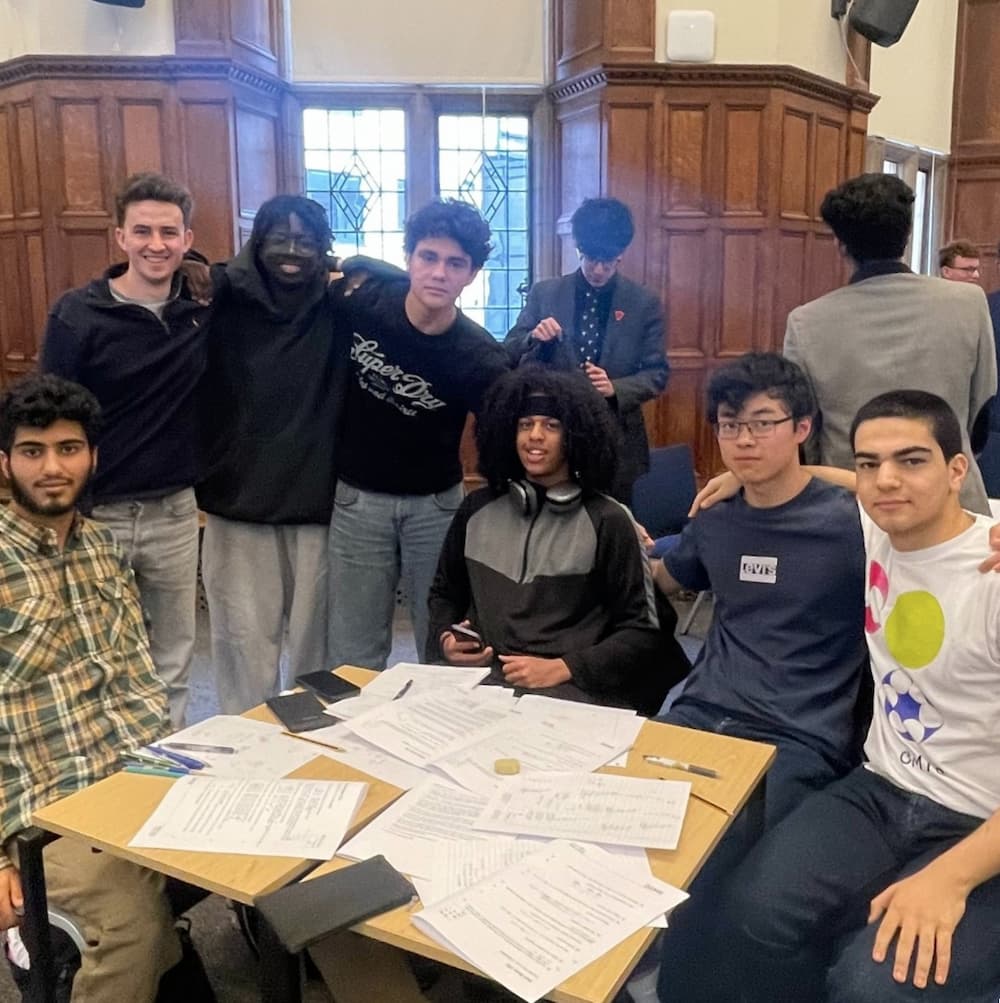 DLD College London Students Excel at Elite Oxford Mathematics Team Challenge
